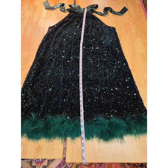 Emerald green velvet sleeveless knee length feather hem party dress Christmas - Picture 6 of 8